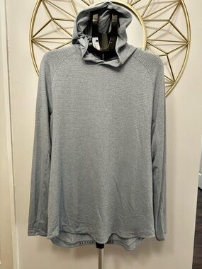 lululemon athletica Men's Long Sleeve Hooded Tee in Light Gray